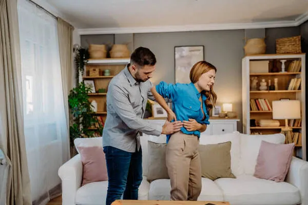 síntomas de hernia discal, hernia discal lumbar, dolor irradiado y limitación de movimientos