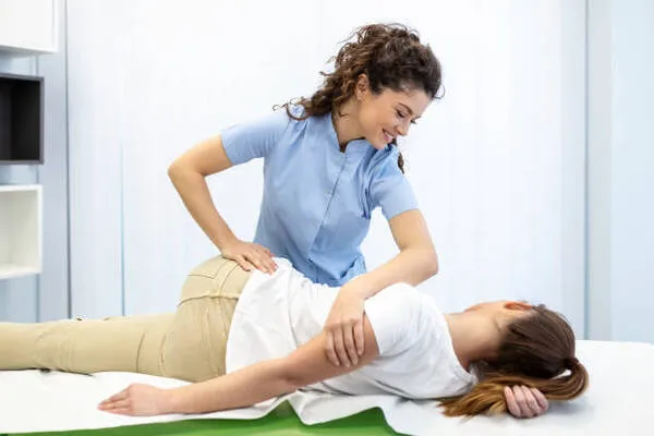 Tratamiento quiropráctico profesional para aliviar dolor lumbar y ciático