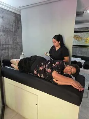 esclerosis espalda tratada con fisioterapia para mejorar la movilidad